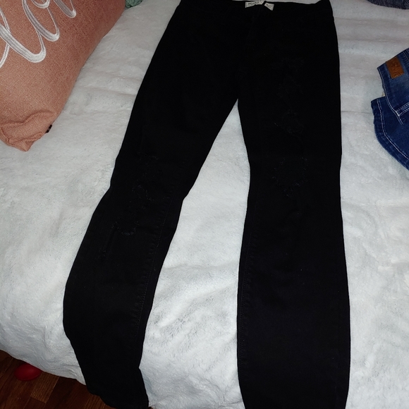 Distressed Jeans - Picture 2 of 4